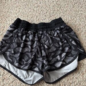 Lululemon Hotty Hot shorts size 8, liner still attached